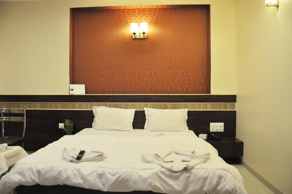 Hotel Sai Pancham 舍地 客房 照片